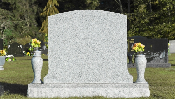 Który kolor granitu pasuje na nagrobek?